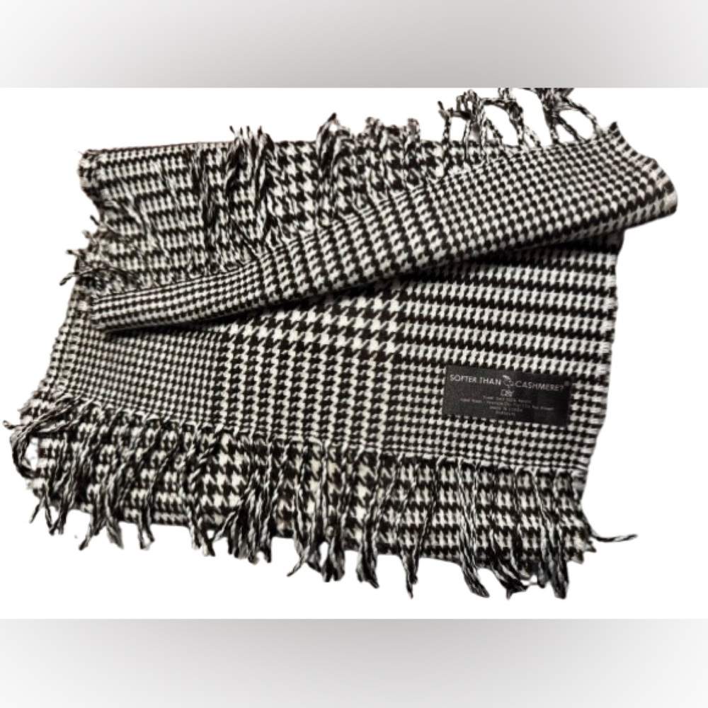 Softer than Cashmere D&Y houndstooth scarf